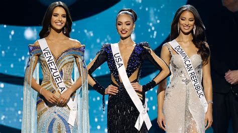 Pageant releases topless Miss Universe photos